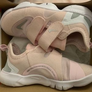 Nike Free RN 5.0 Toddler Girl 10c Pink, White and Gray